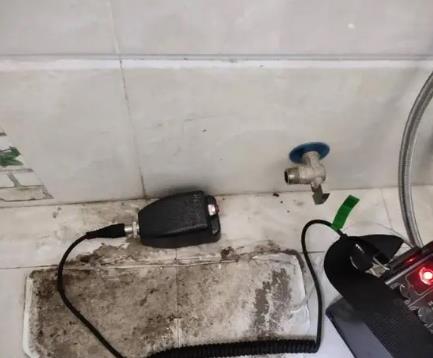 长武屋顶漏水维修公司分享下卫生间漏水的危害及解决方法